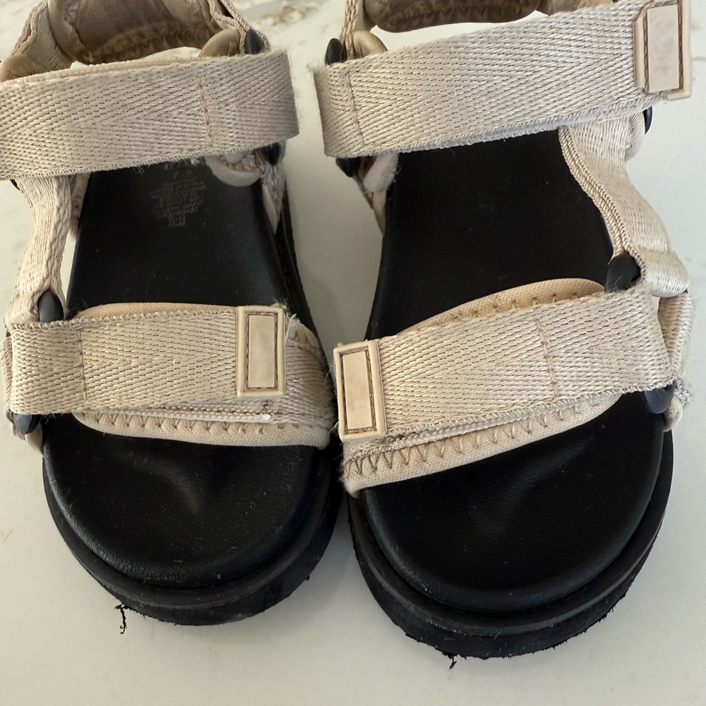 GAP Kids Sandals in Cream and Black
